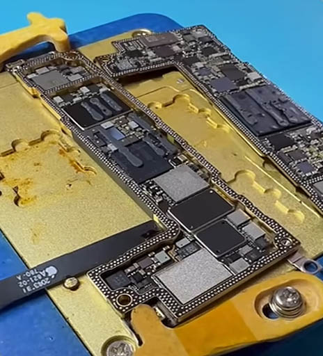 iPhone基板修理作業